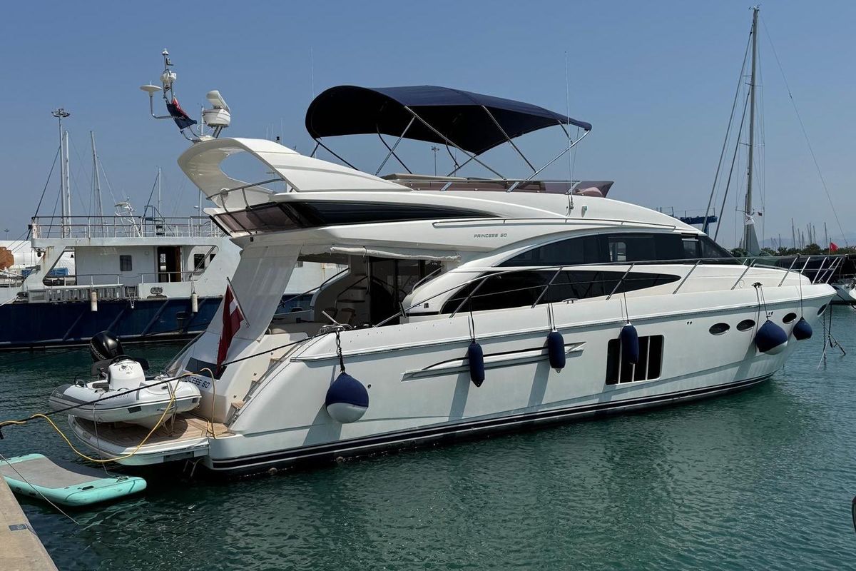2012 Princess 61 
