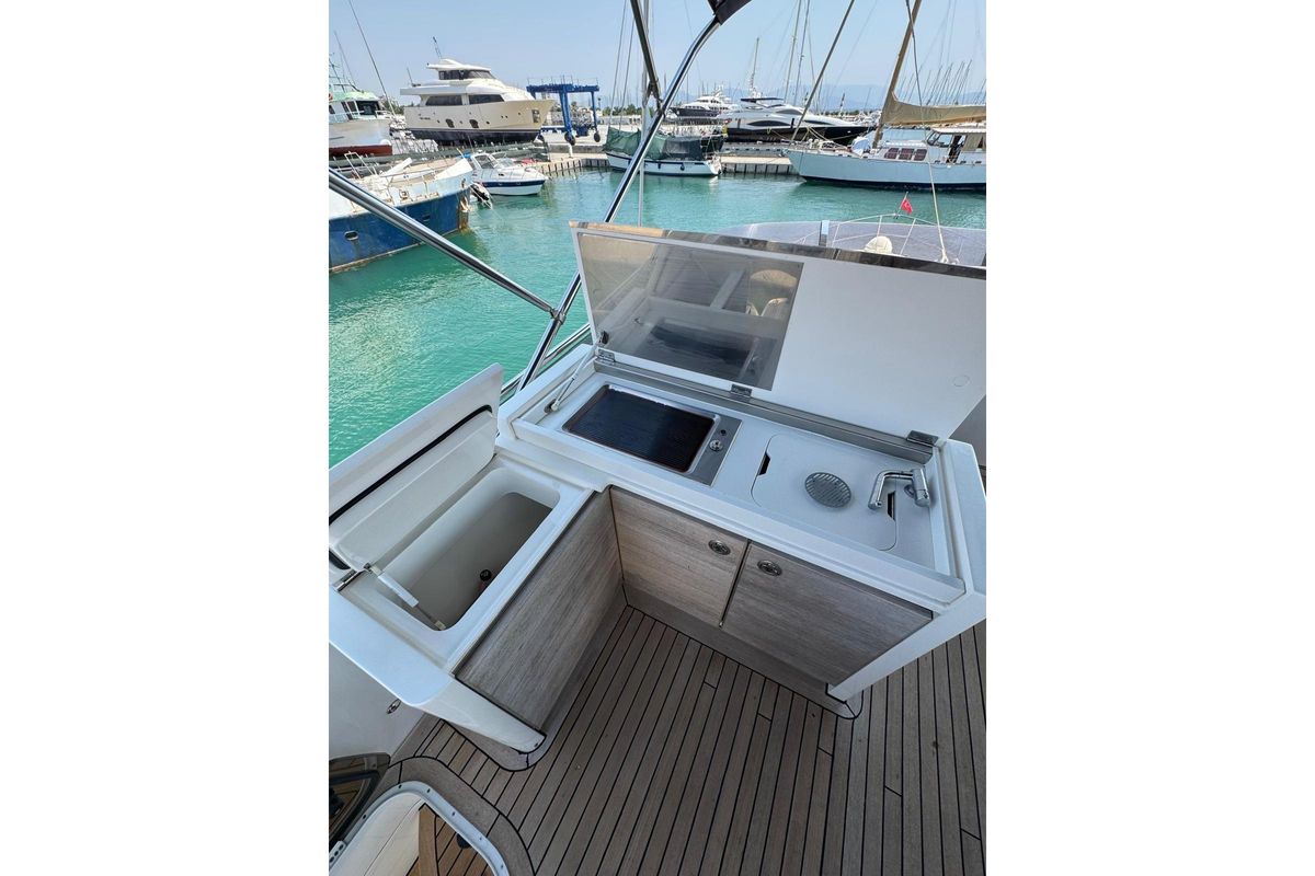 2012 Princess 61 