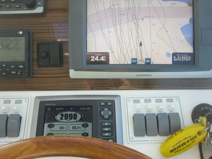  Yacht Photos Pics Boat navigation dashboard with Garmin GPS, Back Cove 34 Hard Top, 2014 model.