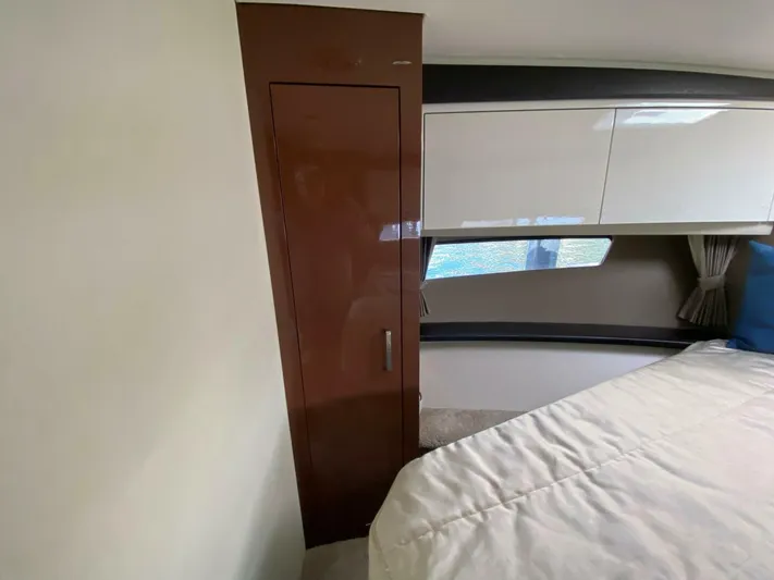 Mabe's Kid Yacht Photos Pics 2017 Carver C37 Coupe Diesel - Image 50