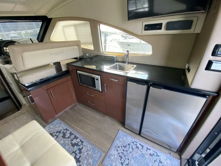 Mabe's Kid Yacht Photos Pics 2017 Carver C37 Coupe Diesel - Image 24