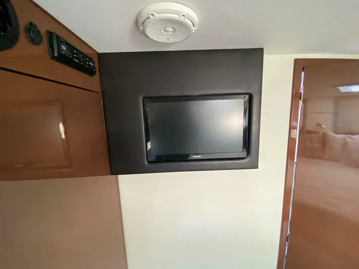 Mabe's Kid Yacht Photos Pics 2017 Carver C37 Coupe Diesel - Image 49