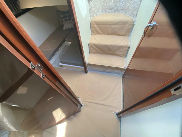 Mabe's Kid Yacht Photos Pics 2017 Carver C37 Coupe Diesel - Image 41