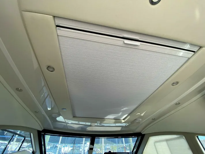 Mabe's Kid Yacht Photos Pics 2017 Carver C37 Coupe Diesel - Image 28