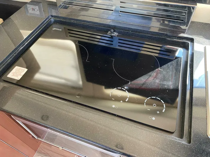 Mabe's Kid Yacht Photos Pics 2017 Carver C37 Coupe Diesel - Image 21