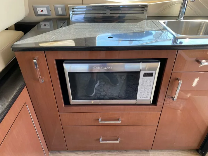 Mabe's Kid Yacht Photos Pics 2017 Carver C37 Coupe Diesel - Image 22