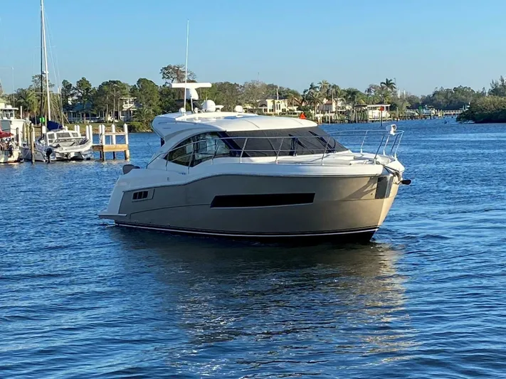Mabe's Kid Yacht Photos Pics 2017 Carver C37 Coupe Diesel - Image 71