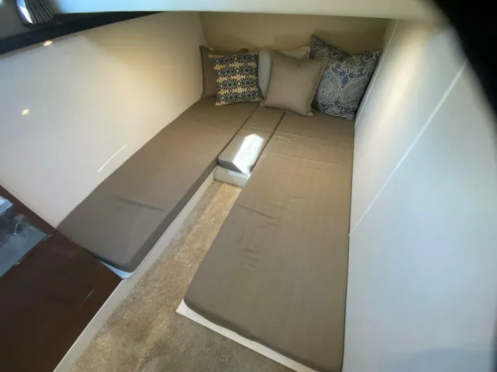 Mabe's Kid Yacht Photos Pics 2017 Carver C37 Coupe Diesel - Image 40