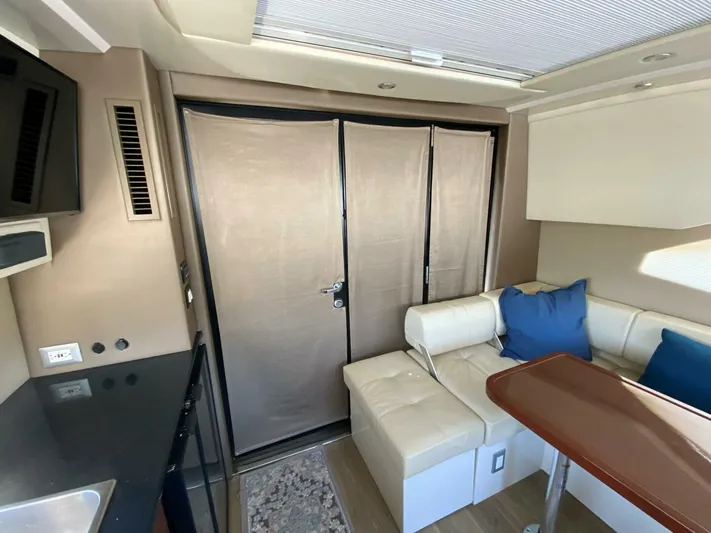 Mabe's Kid Yacht Photos Pics 2017 Carver C37 Coupe Diesel - Image 26