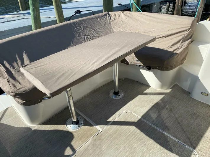 Mabe's Kid Yacht Photos Pics 2017 Carver C37 Coupe Diesel - Image 10