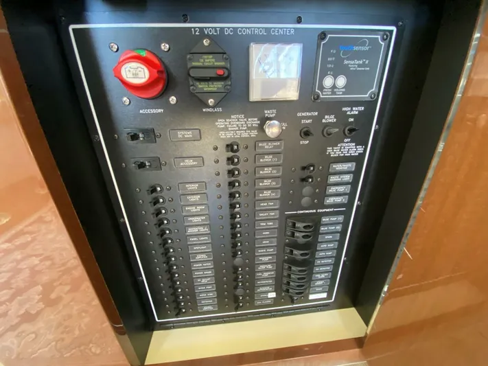 Mabe's Kid Yacht Photos Pics 2017 Carver C37 Coupe Diesel - Image 38