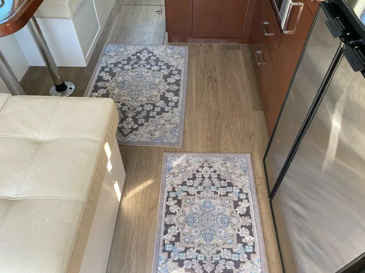 Mabe's Kid Yacht Photos Pics 2017 Carver C37 Coupe Diesel - Image 17