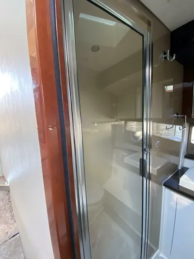 Mabe's Kid Yacht Photos Pics 2017 Carver C37 Coupe Diesel - Image 45