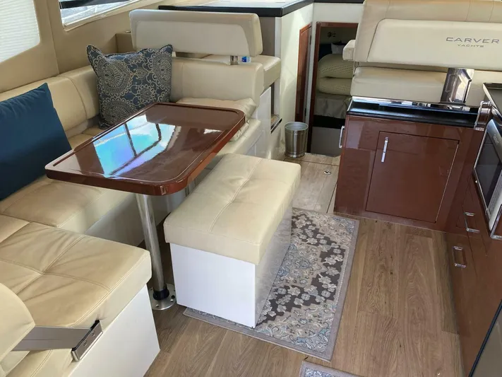 Mabe's Kid Yacht Photos Pics 2017 Carver C37 Coupe Diesel - Image 15