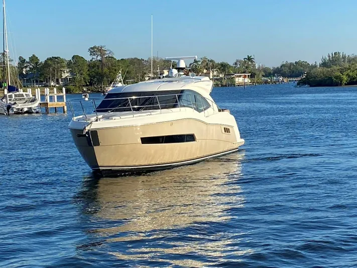Mabe's Kid Yacht Photos Pics 2017 Carver 37 Coupe Diesel - Image 3
