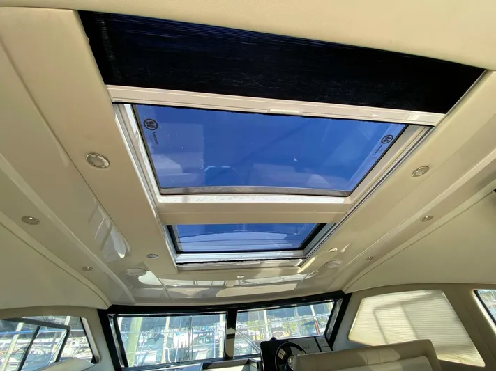 Mabe's Kid Yacht Photos Pics 2017 Carver C37 Coupe Diesel - Image 27