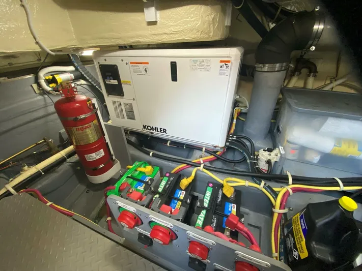 Mabe's Kid Yacht Photos Pics 2017 Carver C37 Coupe Diesel - Image 65