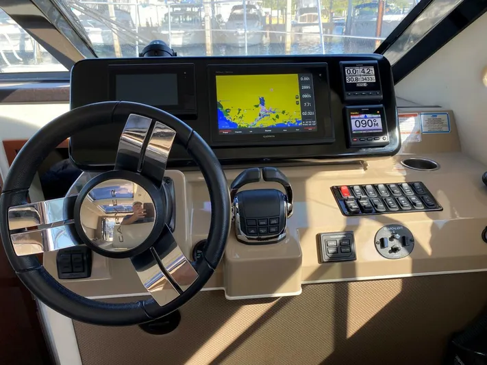 Mabe's Kid Yacht Photos Pics 2017 Carver C37 Coupe Diesel - Image 32