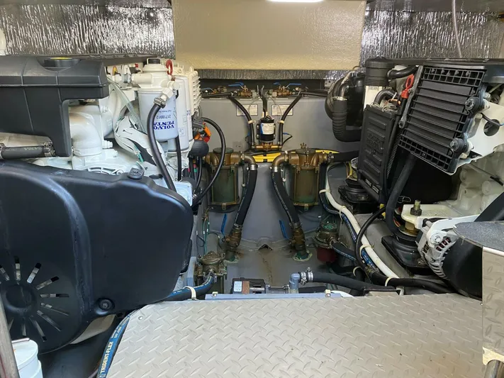 Mabe's Kid Yacht Photos Pics 2017 Carver C37 Coupe Diesel - Image 68