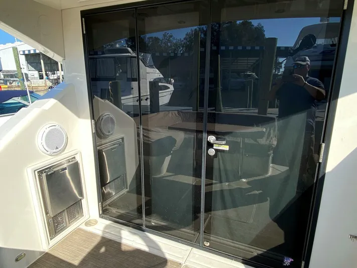 Mabe's Kid Yacht Photos Pics 2017 Carver C37 Coupe Diesel - Image 8