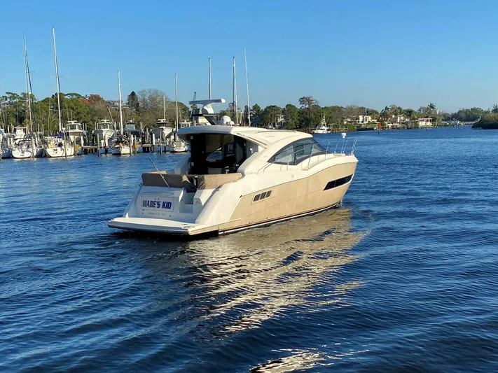 Mabe's Kid Yacht Photos Pics 2017 Carver 37 Coupe Diesel - Image 2