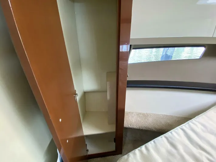 Mabe's Kid Yacht Photos Pics 2017 Carver C37 Coupe Diesel - Image 51