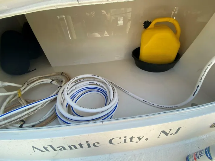 Mabe's Kid Yacht Photos Pics 2017 Carver C37 Coupe Diesel - Image 59