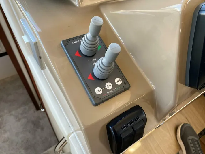 Mabe's Kid Yacht Photos Pics 2017 Carver C37 Coupe Diesel - Image 37