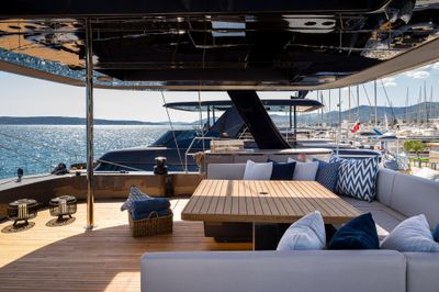 Yacht