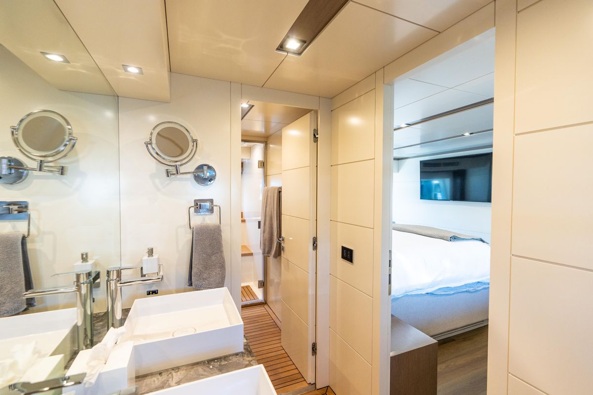 2019 Sirena 64 