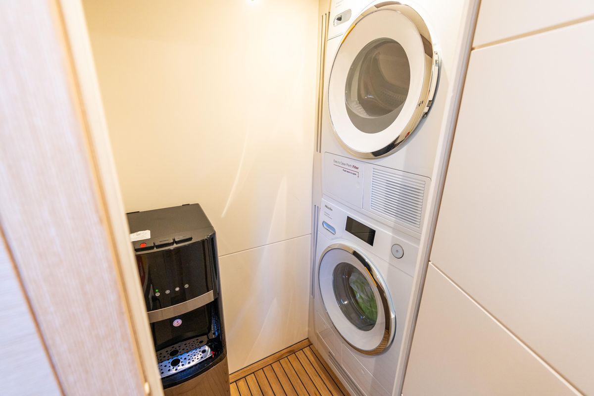 2019 Sirena 64 