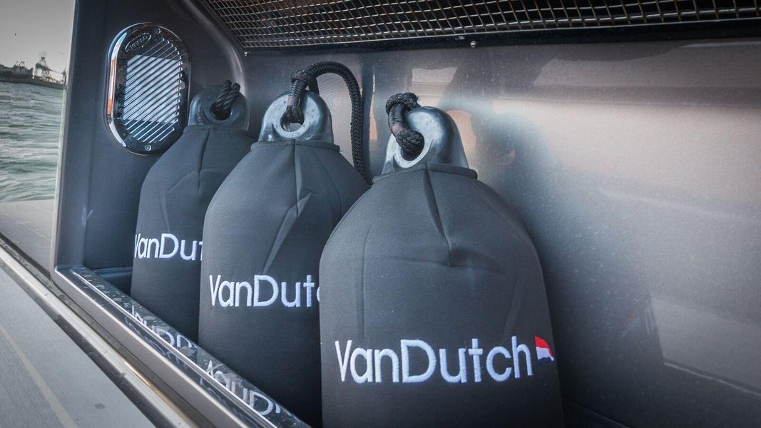 2015 VanDutch 40