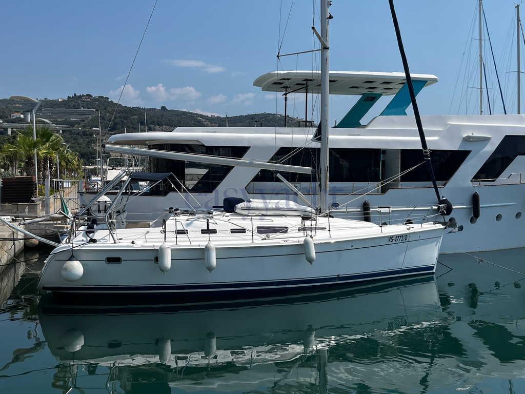 hunter 38 yacht