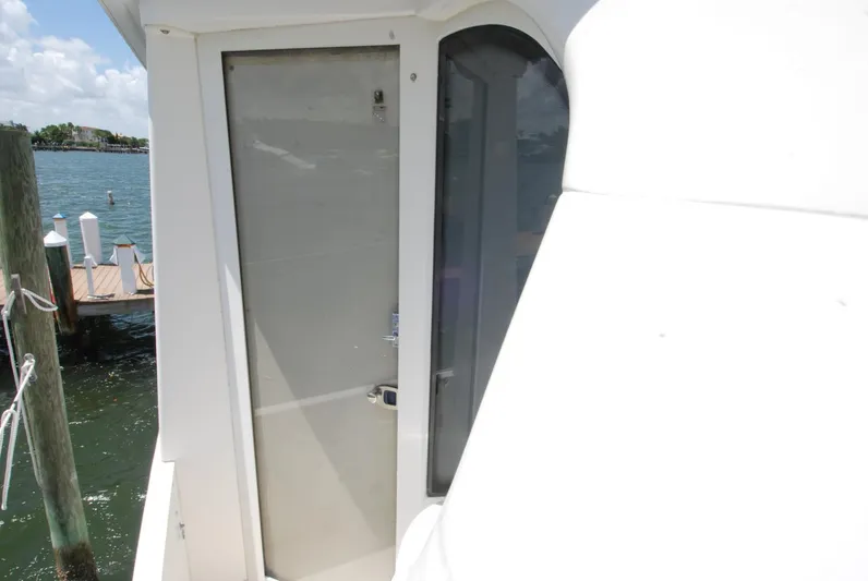 Escape Plan Yacht Photos Pics 2002 Carver 564 Cockpit - Image 12