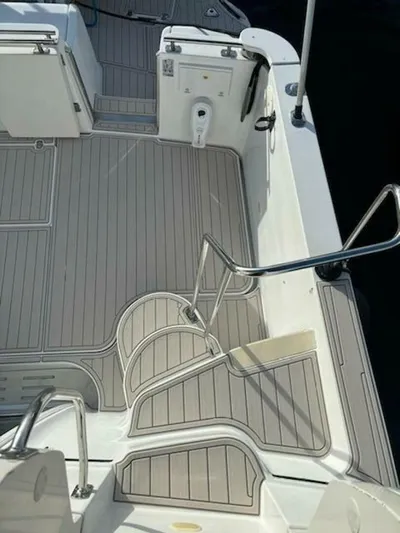 Escape Plan Yacht Photos Pics 2002 Carver 564 Cockpit - Image 87