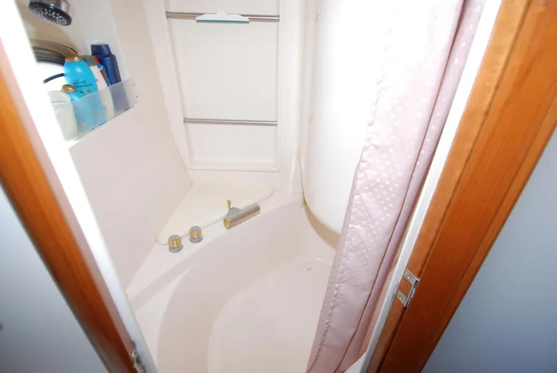 Escape Plan Yacht Photos Pics 2002 Carver 564 Cockpit - Image 35