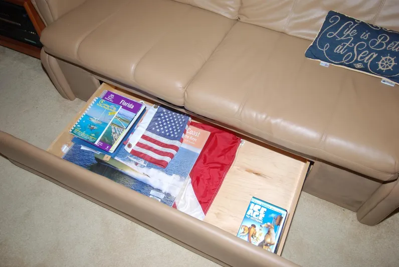 Escape Plan Yacht Photos Pics 2002 Carver 564 Cockpit - Image 40