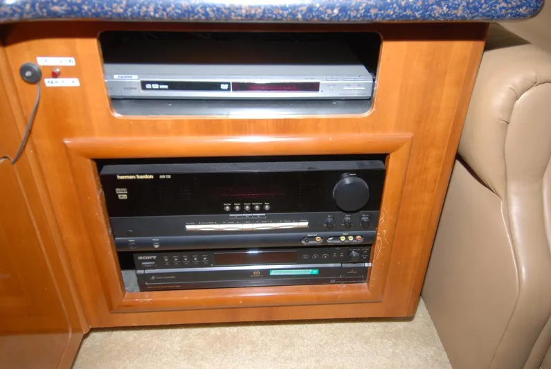 Escape Plan Yacht Photos Pics 2002 Carver 564 Cockpit - Image 29