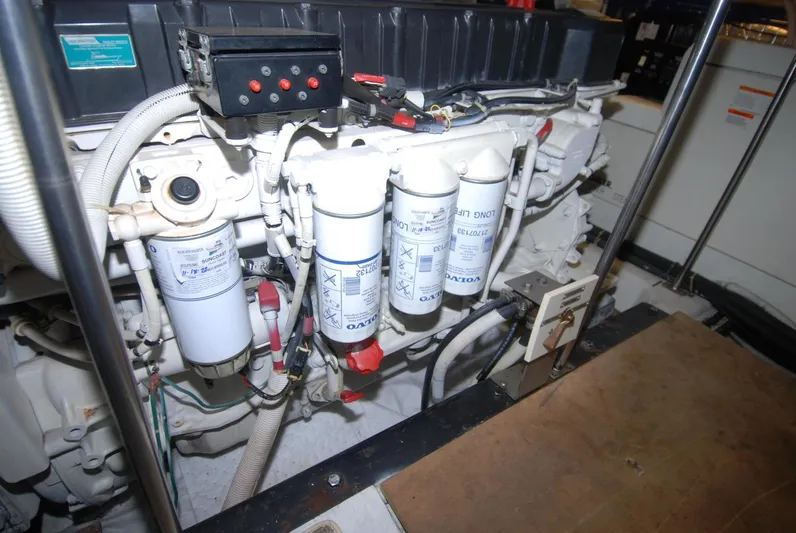 Escape Plan Yacht Photos Pics 2002 Carver 564 Cockpit - Image 55