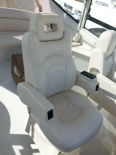 Escape Plan Yacht Photos Pics 2002 Carver 564 Cockpit - Image 83