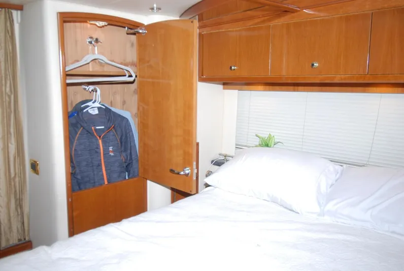 Escape Plan Yacht Photos Pics 2002 Carver 564 Cockpit - Image 38