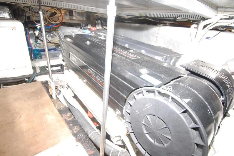 Escape Plan Yacht Photos Pics 2002 Carver 564 Cockpit - Image 54