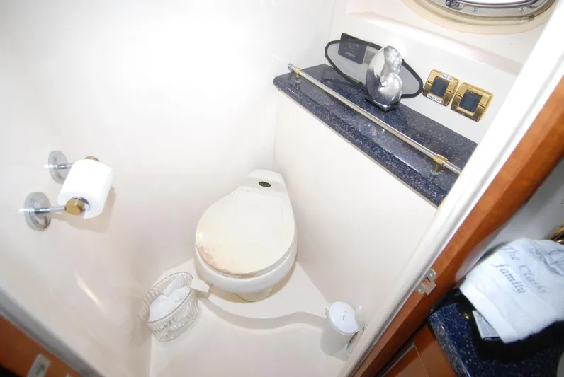 Escape Plan Yacht Photos Pics 2002 Carver 564 Cockpit - Image 36