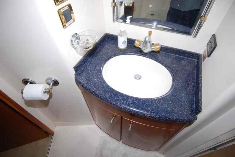 Escape Plan Yacht Photos Pics 2002 Carver 564 Cockpit - Image 50