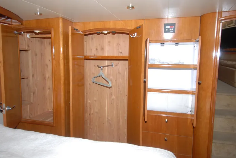 Escape Plan Yacht Photos Pics 2002 Carver 564 Cockpit - Image 39