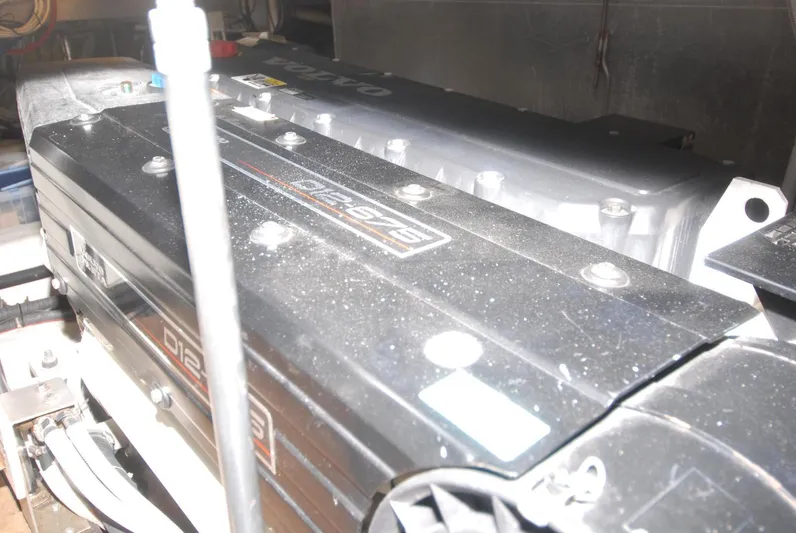 Escape Plan Yacht Photos Pics 2002 Carver 564 Cockpit - Image 48