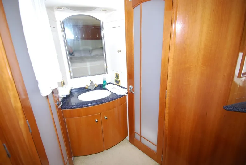 Escape Plan Yacht Photos Pics 2002 Carver 564 Cockpit - Image 22