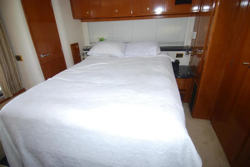 Escape Plan Yacht Photos Pics 2002 Carver 564 Cockpit - Image 20