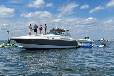 2001 Cruisers Yachts 3870 Express