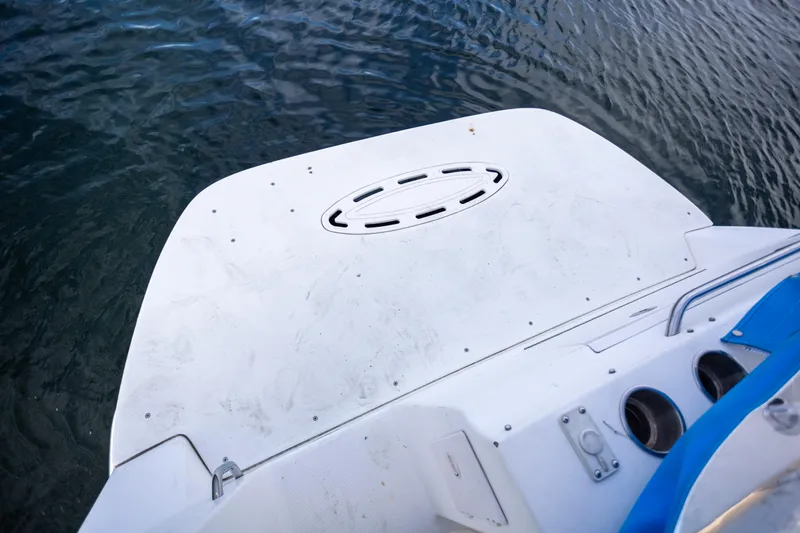 No Name - Our Trade Yacht Photos Pics 2005 Bayliner 285 boat swim platform on calm water.